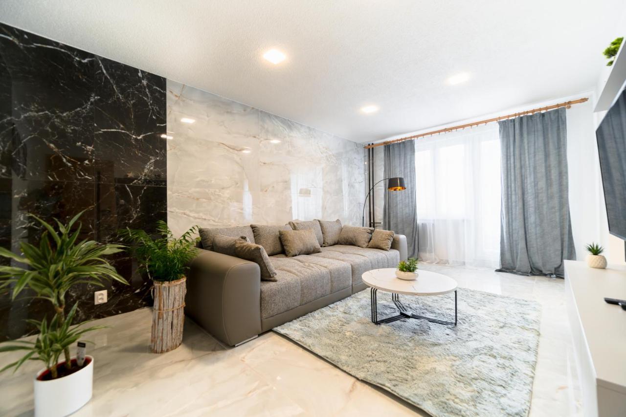 Apartman Discreet Kysucke Nove Mesto Extérieur photo